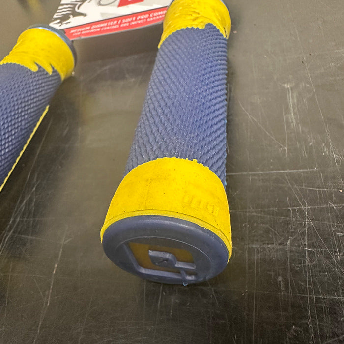 ODI AG-2 Aaron Gwin Signature Lock-On Grips blue yellow  (Version 2.1)
