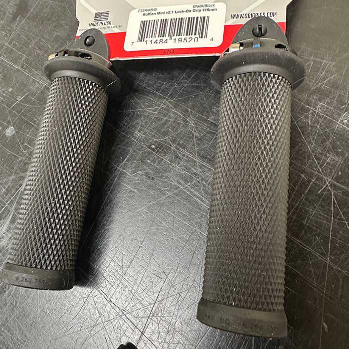 ODI Ruffian Mini V2.1 Lock-On Grips 110mm – Black / BMX & Snowscoot Compatible