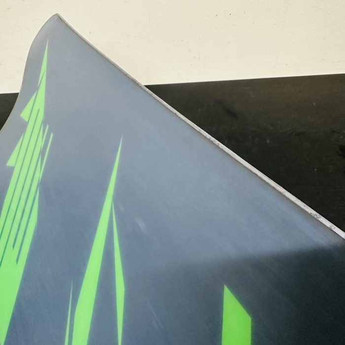 TORINITY DOUBLE ARROW PT green-logo front board: Topsheet and edge detail