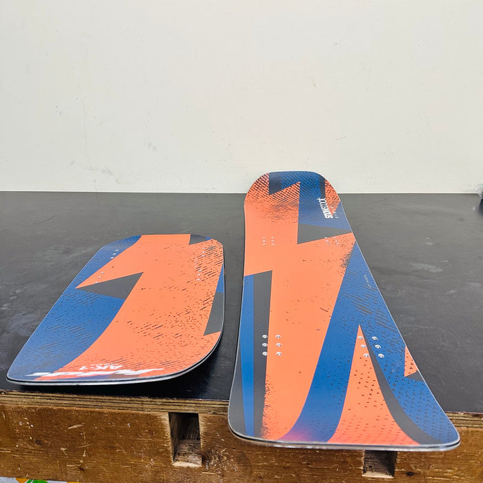 JYKK AK-1 II Hard unused shop-display set: Front and rear board set from low angle