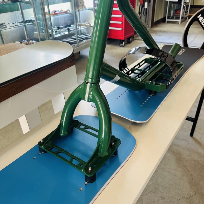 SNOWBIKETECH BASIC2 – New Split-Frame Snowscoot Sample Now on Display