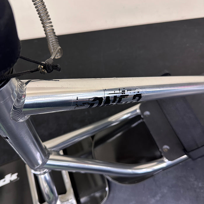 SNOWSCOOT ONE-D “Glitch” – Polished (Clear-Coat) [Special Color] [Short-Tail]