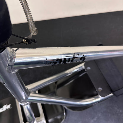SNOWSCOOT ONE-D “Glitch” – Polished (Clear-Coat) [Special Color] [Short-Tail]