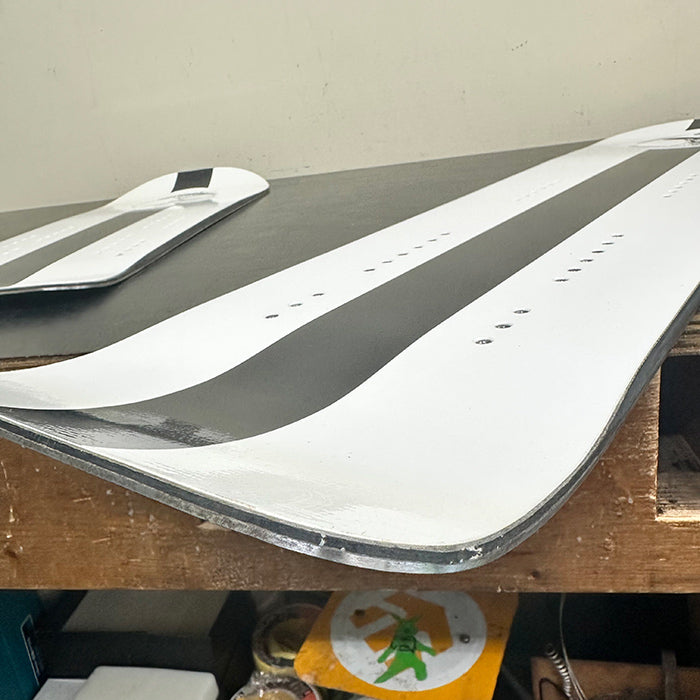 SNOWSCOOT DOC DERBY Board Set – White [Display Item]