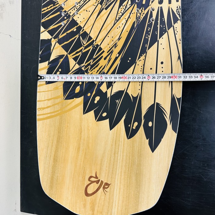Measuring the front board width
