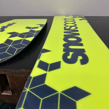 [Used Wide Board Set] SNOWSCOOT JYKK AP-2 “Signal” – Medium Flex [Freshly Waxed & Ready to Ride]