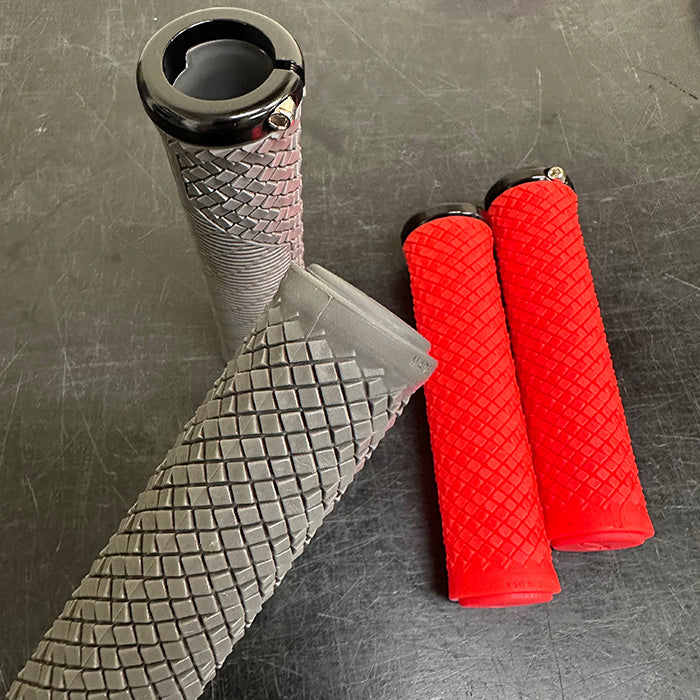 【Fast Shipping】Lizard Skins Charger EVO Single Clamp Lock-On Grips [Standard Diameter]