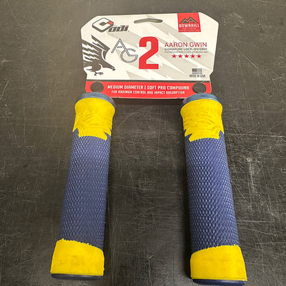 ODI AG-2 Aaron Gwin Signature Lock-On Grips blue yellow  (Version 2.1)