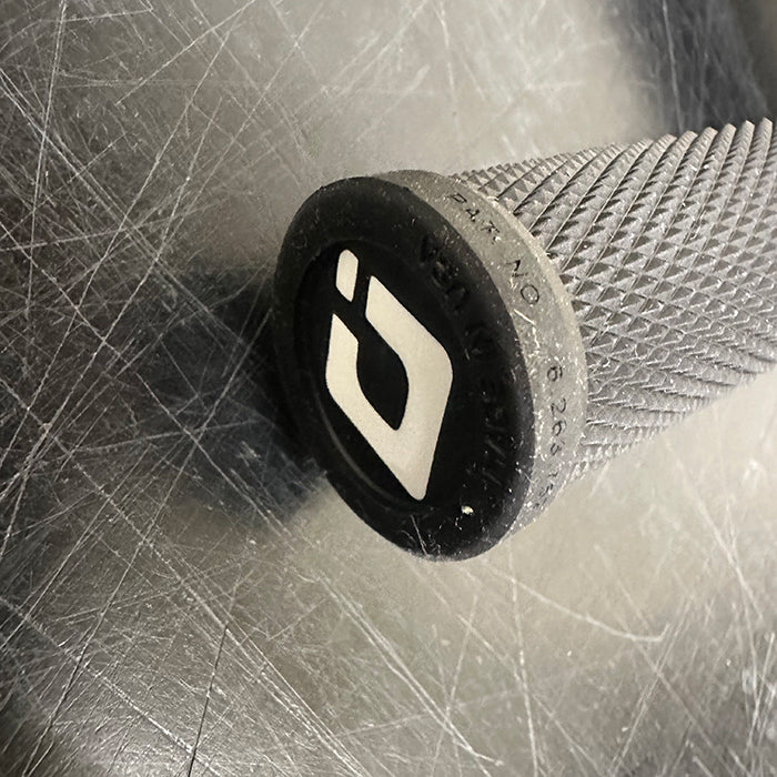 ODI Ruffian Mini V2.1 Lock-On Grips 110mm – Black / BMX & Snowscoot Compatible