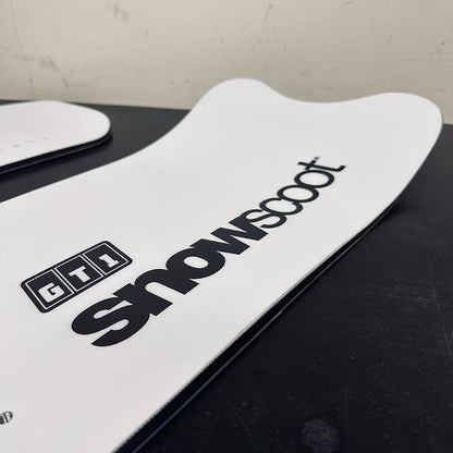 [Next-Gen Wide Board] JYKK SNOWSCOOT GT-1 BW “White Graphic Edition”