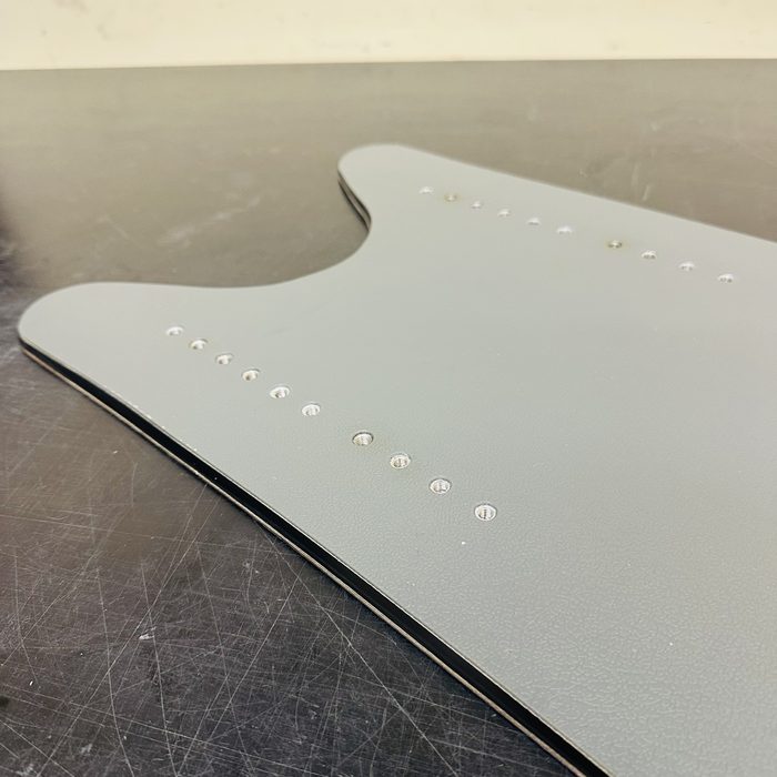 TORINITY DOUBLE ARROW PT green-logo front board: Base and edge detail