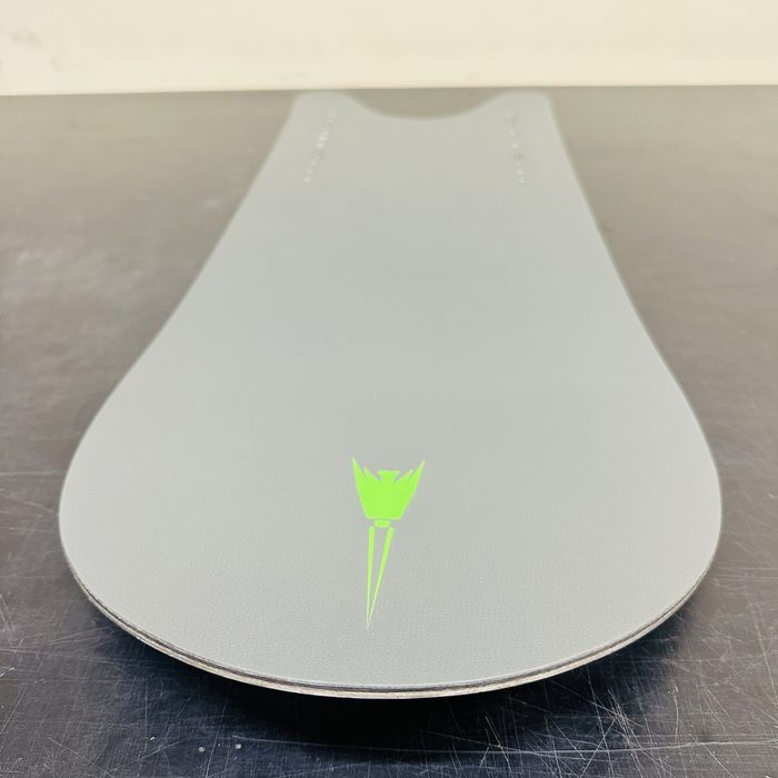 TORINITY DOUBLE ARROW PT green-logo front board: Base viewed at an angle