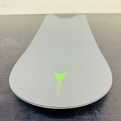 TORINITY DOUBLE ARROW PT green-logo front board: Base viewed at an angle