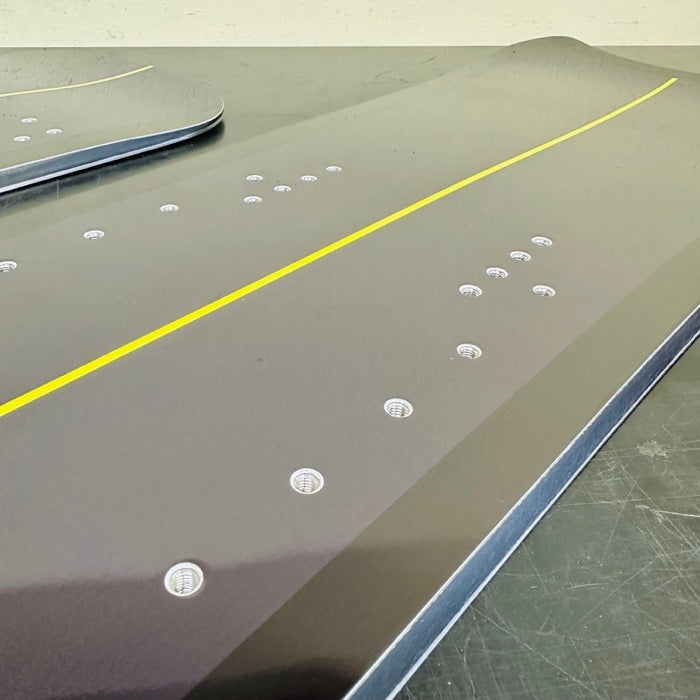 GEKKO board mounting inserts and yellow centre line detail