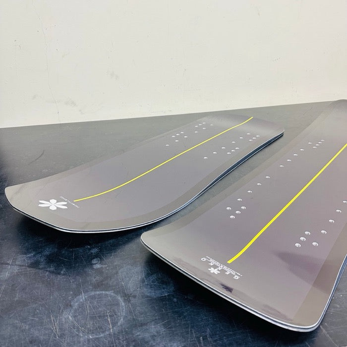 GEKKO Shadow Black board set, angled top and edge view
