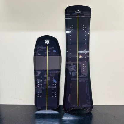 GEKKO 月光 Shadow Black front and rear snowscoot boards, top view