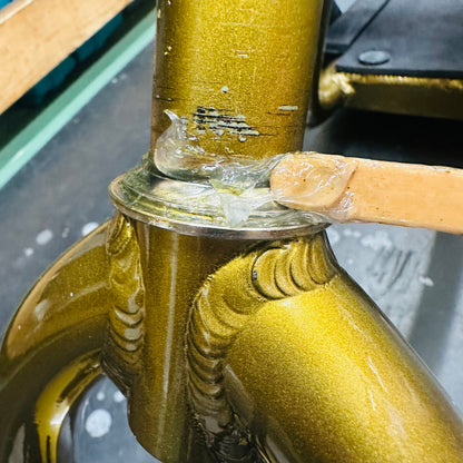 Headset bearing greasing during service