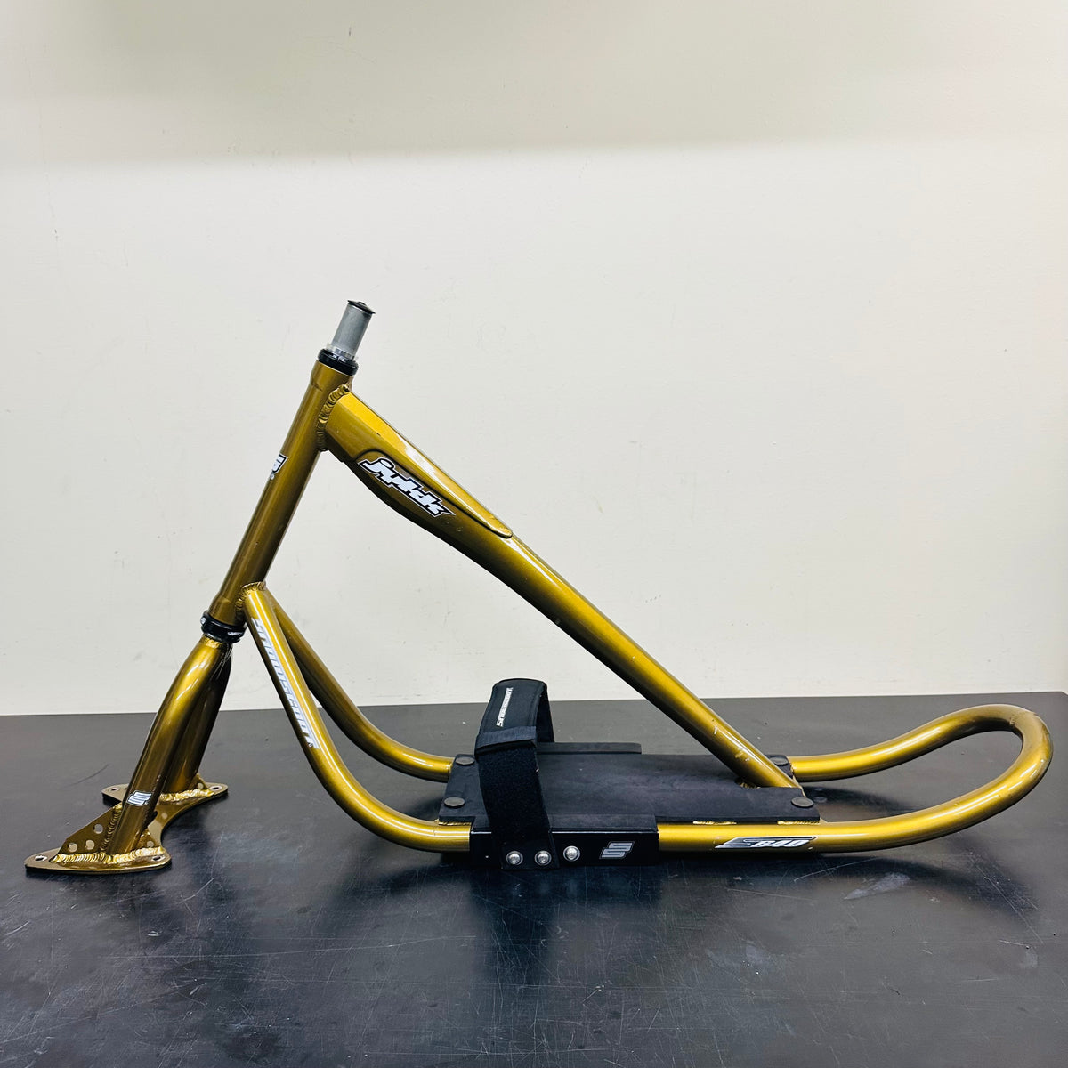 Side view of the JYKK S64 frame set