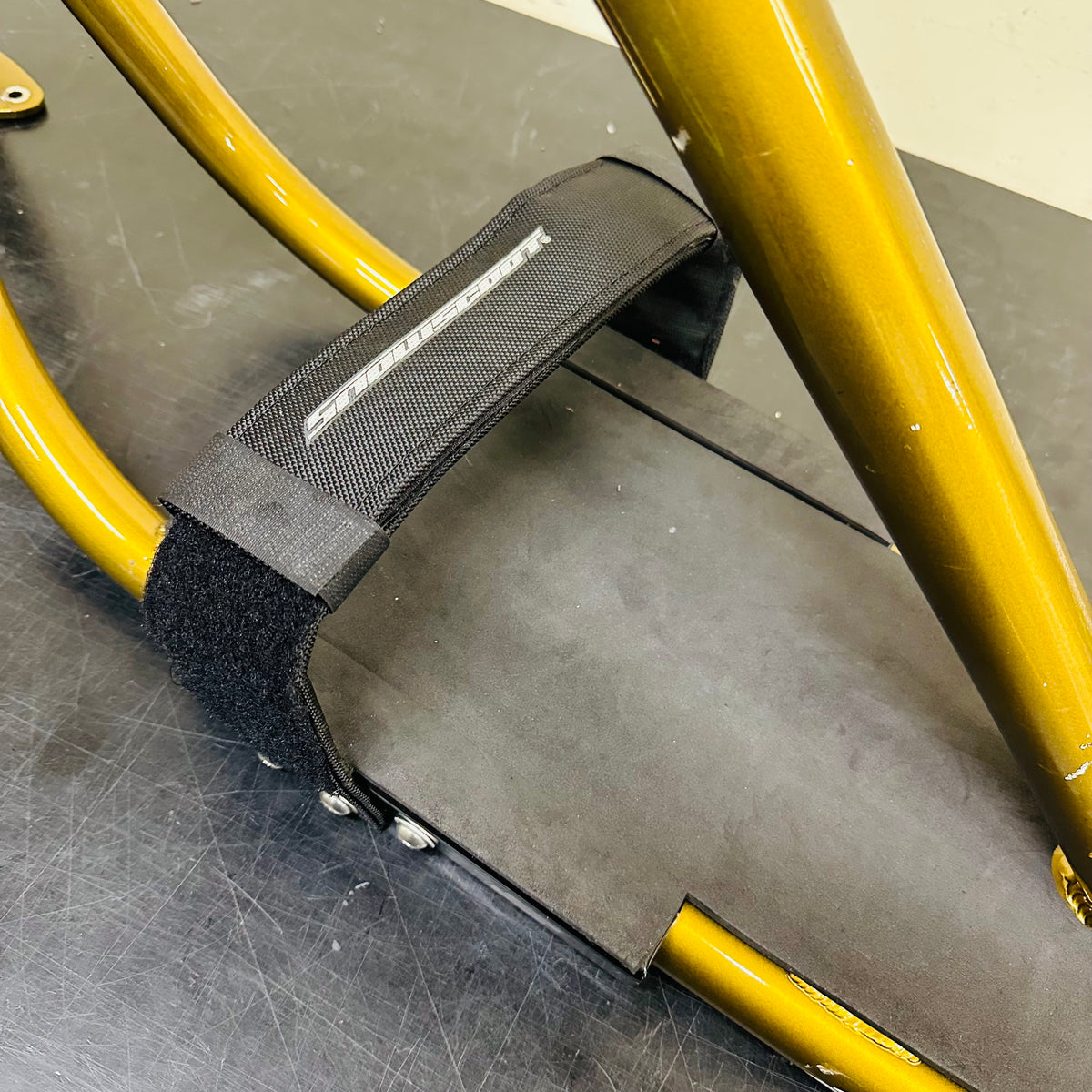 Included foot strap and EVA foam