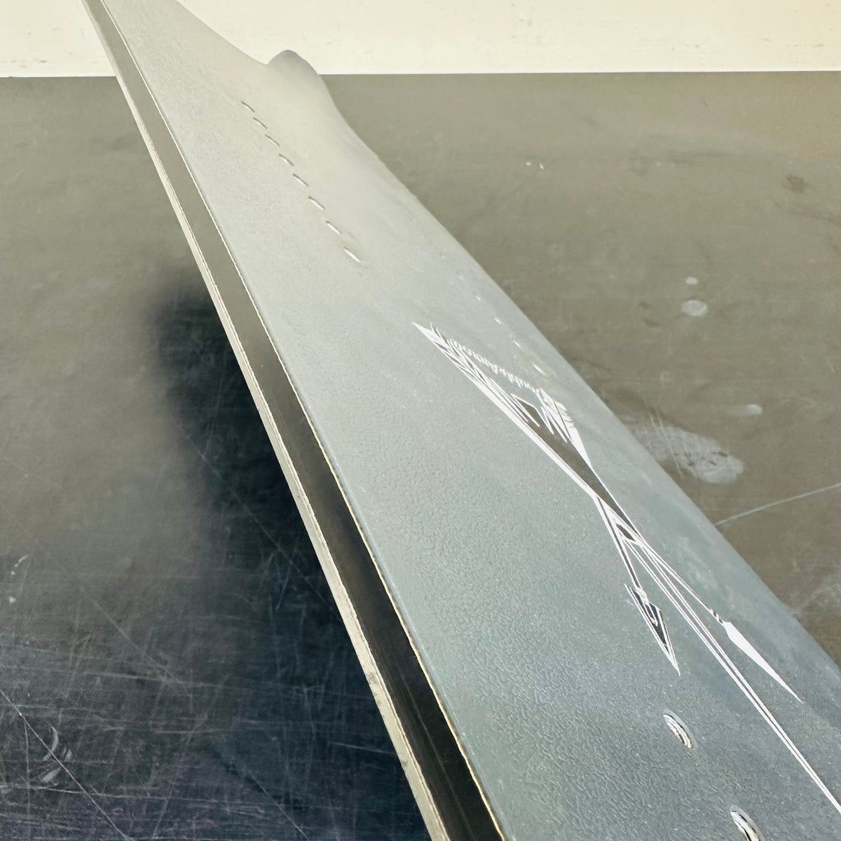 Used TORINITY Double Arrow rear board, side profile and topsheet detail