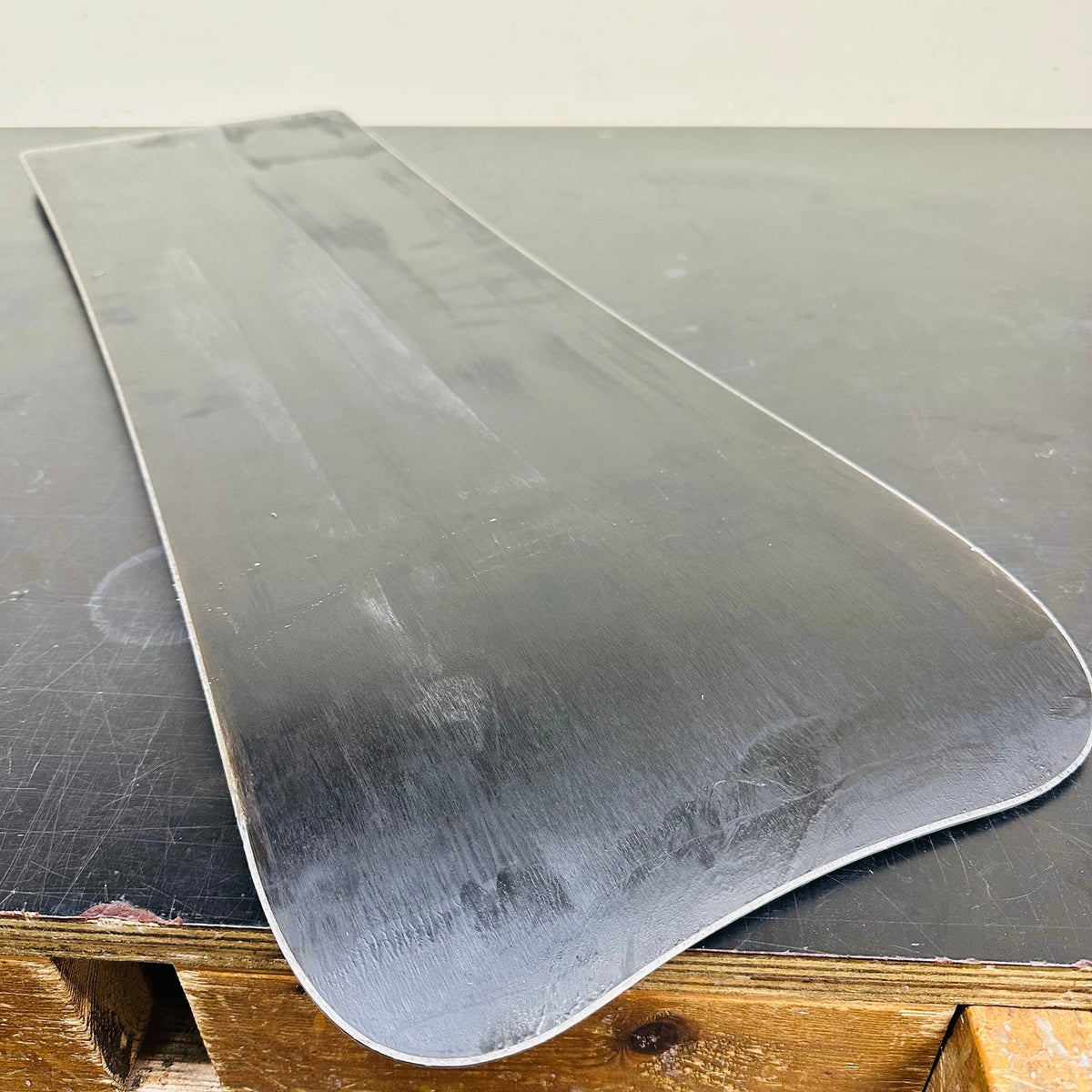 Waxed base and tail of the used TORINITY SSST rear board