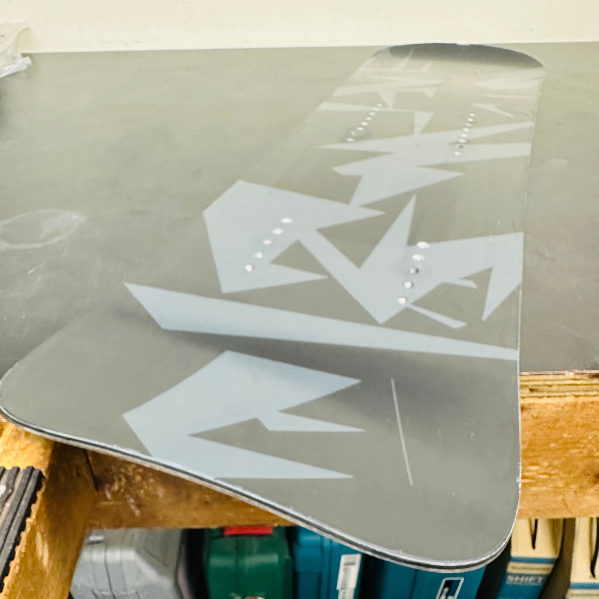 Top sheet and tip detail showing cosmetic wear